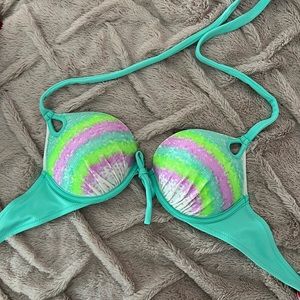 Victoria’s Secret bombshell bikini top
